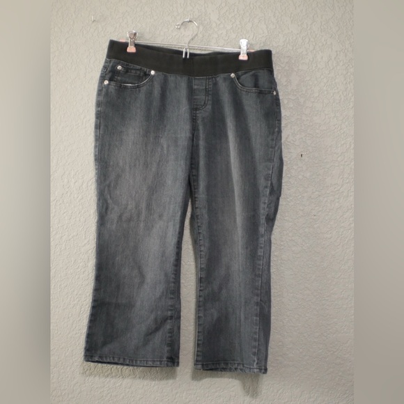 Classic Black Denim Capris - Picture 1 of 4